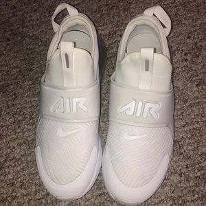 Women’s Nike tennis shoes